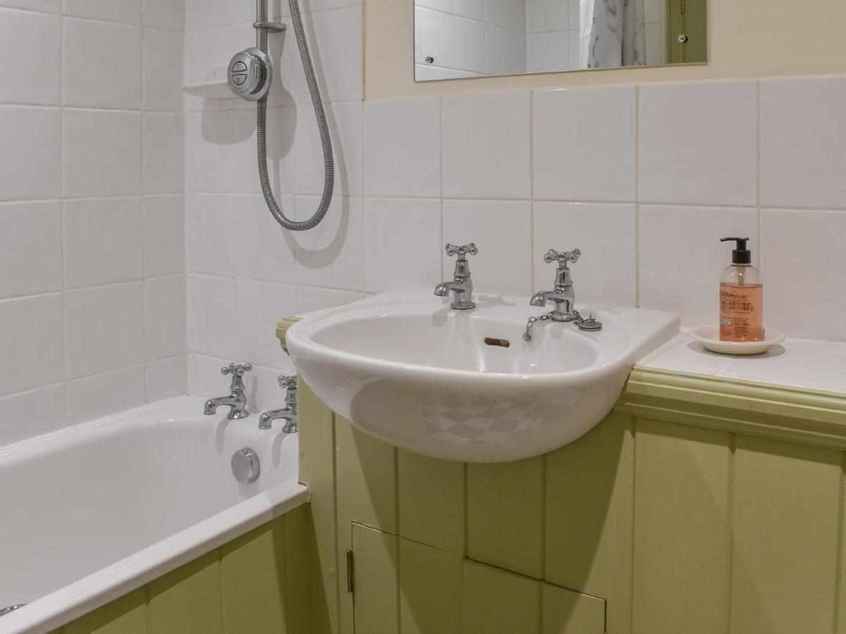 Honeysuckle Cottage North Mundham المظهر الخارجي الصورة